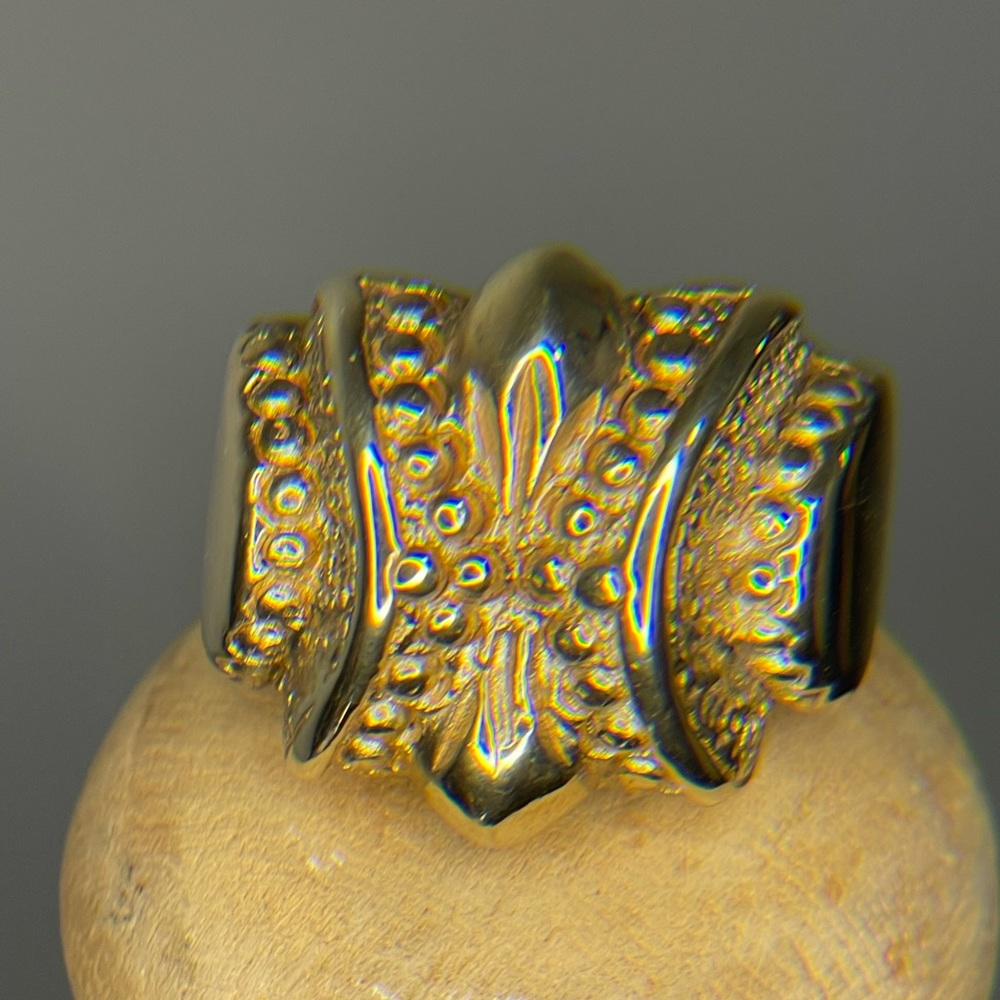 14kt gold, Italy Sculptured ring